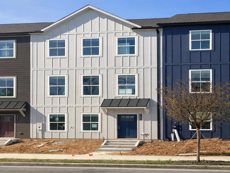 Image 4 of a home in Array.