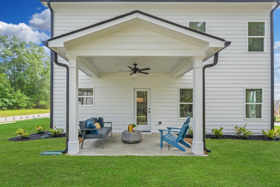 Exterior details and patio area of a home in Jackson Hills, Clarksville (Image 21).
