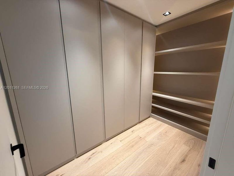 Spacious, unfurnished interior of a new home in , Miami (Image 32).