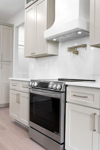 Furnished interior view inside a new home in , Venice (Image 18).