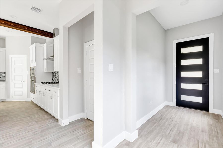 Spacious, unfurnished interior of a new home in , Houston (Image 19).