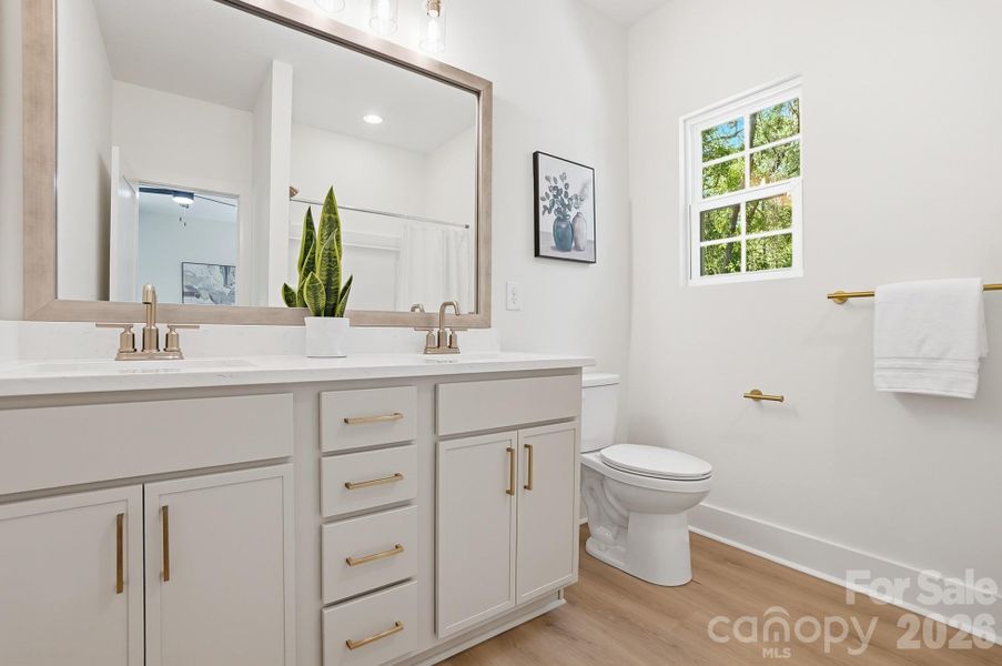 Primary Suite - Bathroom