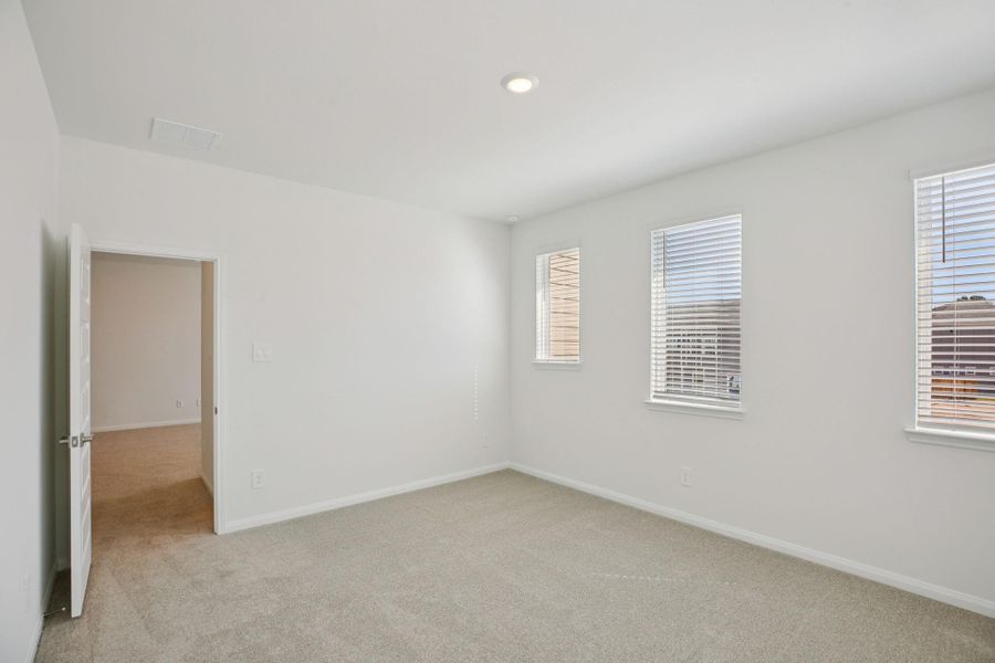 Spacious, unfurnished interior of a new home in Pinewood Trails - Luxe Series, Atascocita (Image 30).