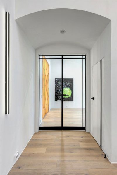 Spacious, unfurnished interior of a new home in , Houston (Image 33).