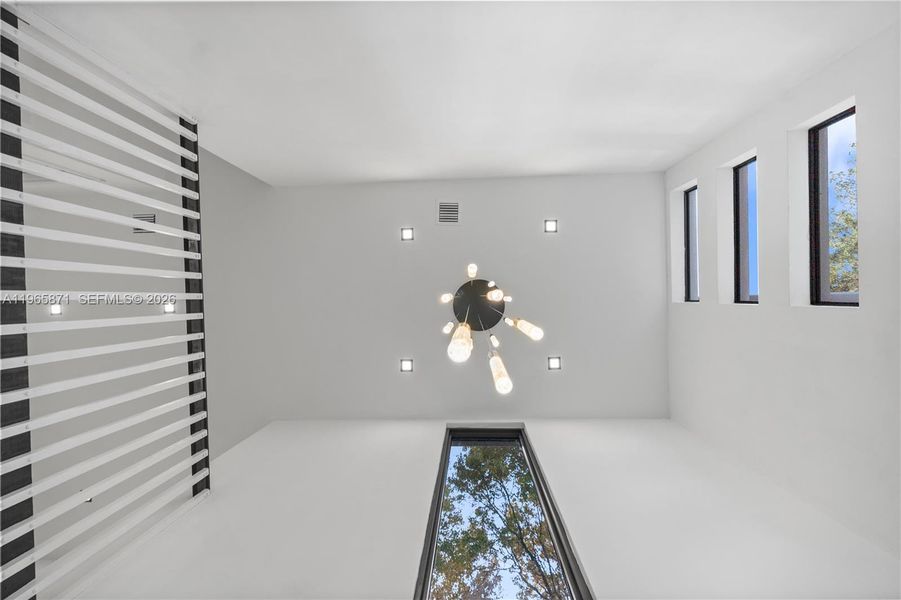 Spacious, unfurnished interior of a new home in , Miami (Image 25).