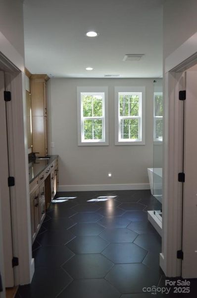 Spacious, unfurnished interior of a new home in , Davidson (Image 19).