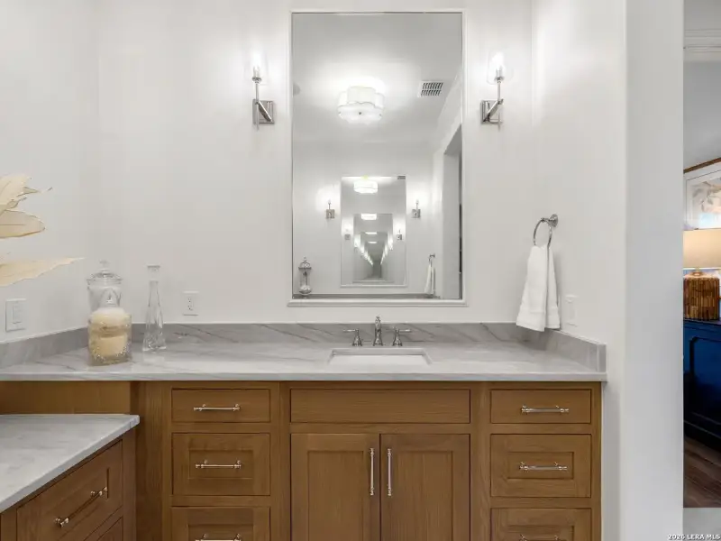 Furnished interior view inside a new home in , Alamo Heights (Image 5).