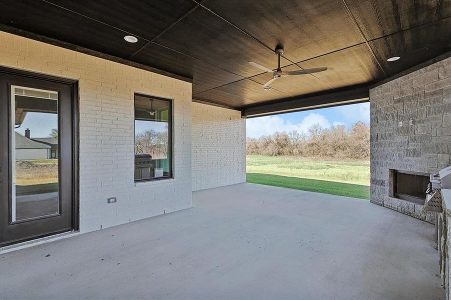 View of patio / terrace with ceiling fan