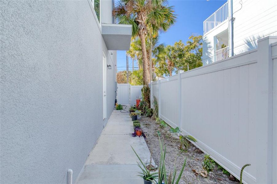 Exterior details and patio area of a home in , Daytona Beach (Image 44).