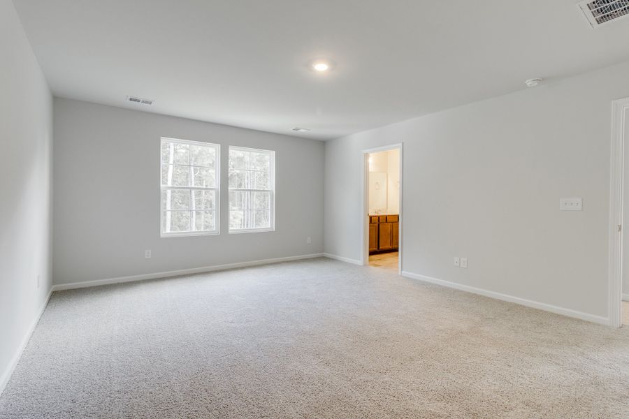 Spacious, unfurnished interior of a new home in Killians Crossing, Blythewood (Image 29).