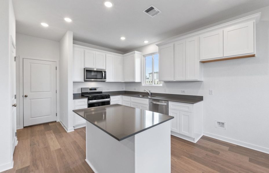 Furnished interior view inside a new home in Alto, San Marcos (Image 7).