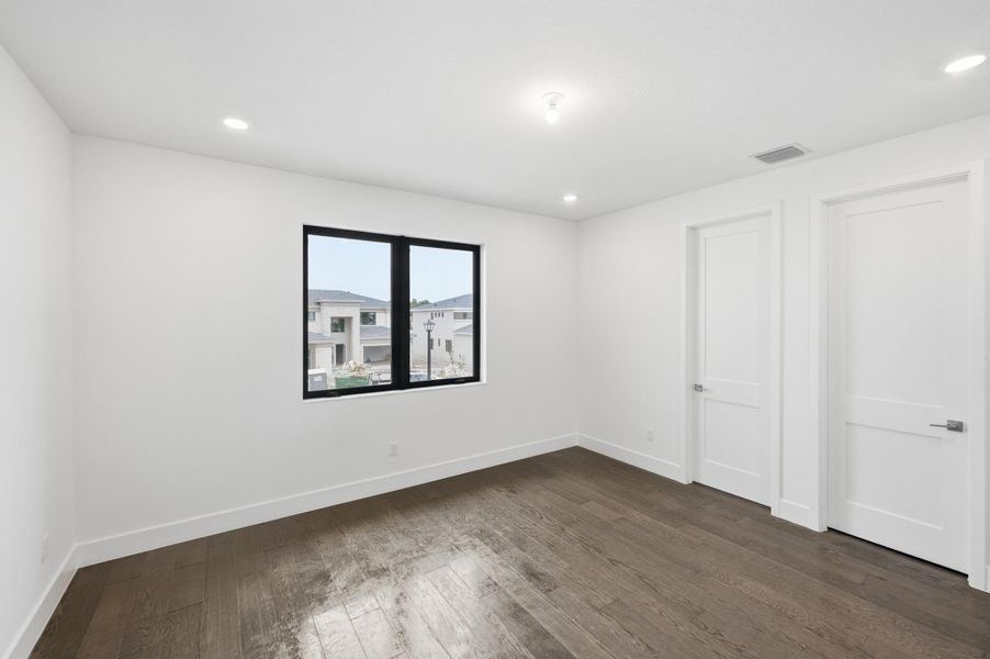 versailles_qmi_hs123_loft_1of3_f2[1]