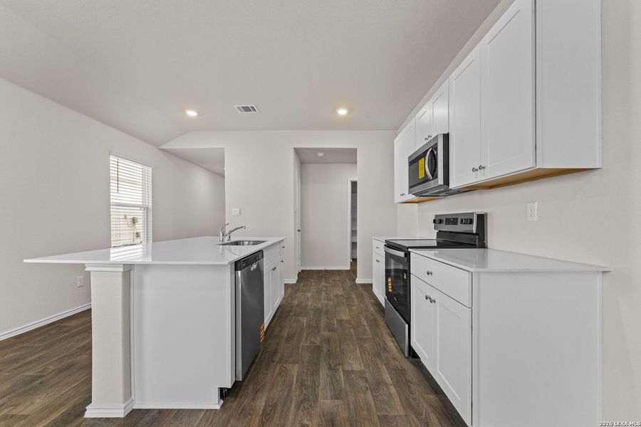 Furnished interior view inside a new home in Winding Creek, New Braunfels (Image 4).