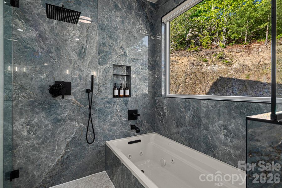 Spa tub