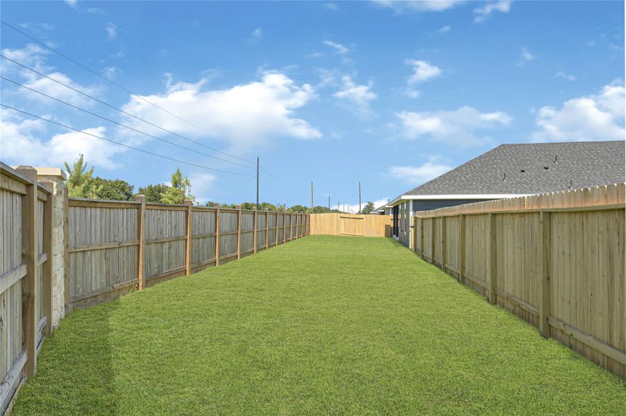 Exterior details and patio area of a home in Holly Ridge, Rosenberg (Image 23).