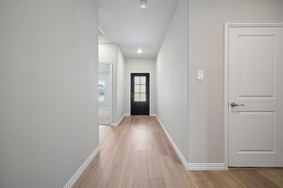 Spacious, unfurnished interior of a new home in Parks at Foster Crossing - Signature Series, Anna (Image 15). Spacious, unfurnished interior of a new home in Parks at Foster Crossing - Signature Series, Anna (Image 15).