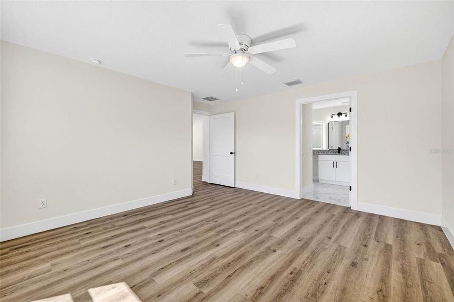 Spacious, unfurnished interior of a new home in , Dade City (Image 39).