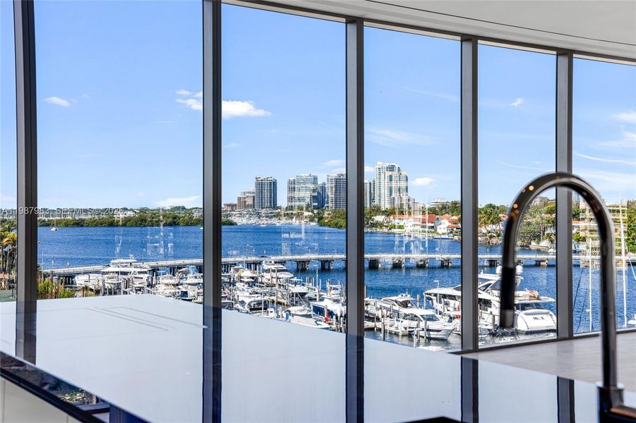 Condo located in Miami, FL showcasing its design and architecture (Image 30).