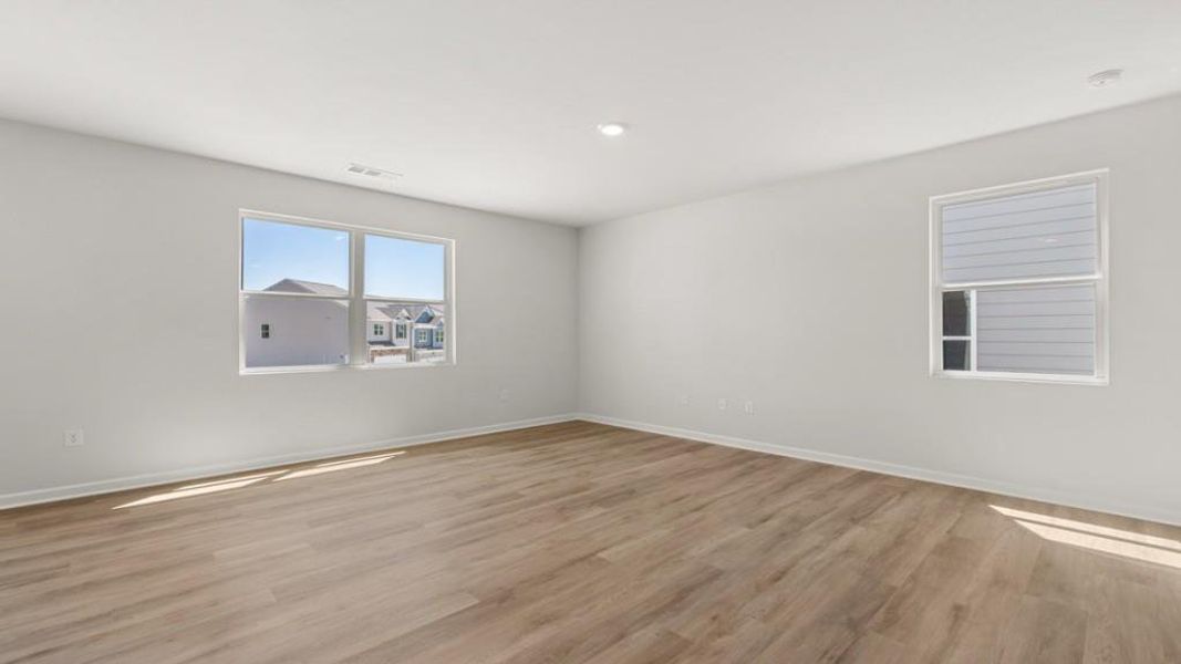 Spacious, unfurnished interior of a new home in Rolling Meadows, Jasper (Image 20).