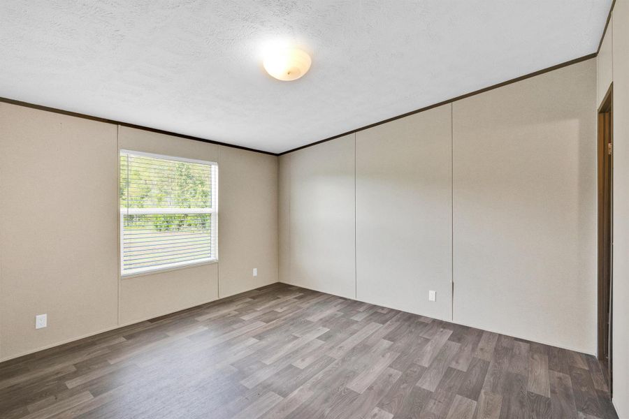 Spacious, unfurnished interior of a new home in , St. Cloud (Image 21).