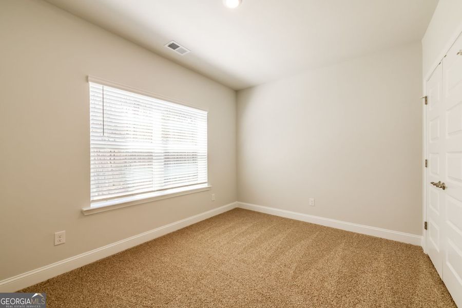 Spacious, unfurnished interior of a new home in Carson's Walk, Macon (Image 25).