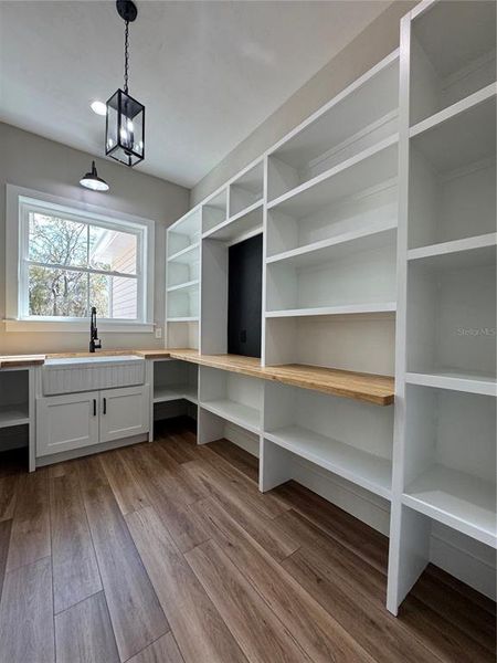 Furnished interior view inside a new home in , Chiefland (Image 13).