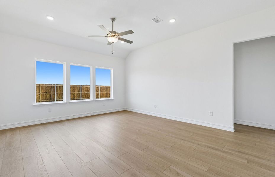 Spacious, unfurnished interior of a new home in Ribbonwood, Aubrey (Image 16). Spacious, unfurnished interior of a new home in Ribbonwood, Aubrey (Image 16).