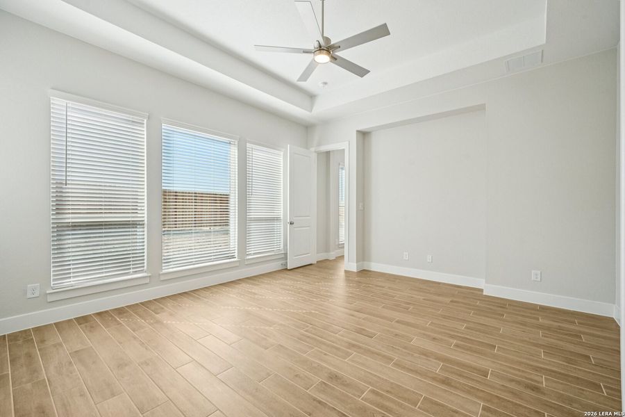 Spacious, unfurnished interior of a new home in Meyer Ranch, New Braunfels (Image 18).