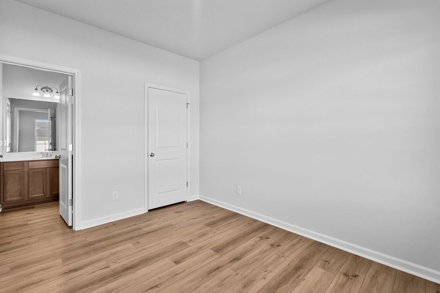 Spacious, unfurnished interior of a new home in Bell West, Kernersville (Image 29).