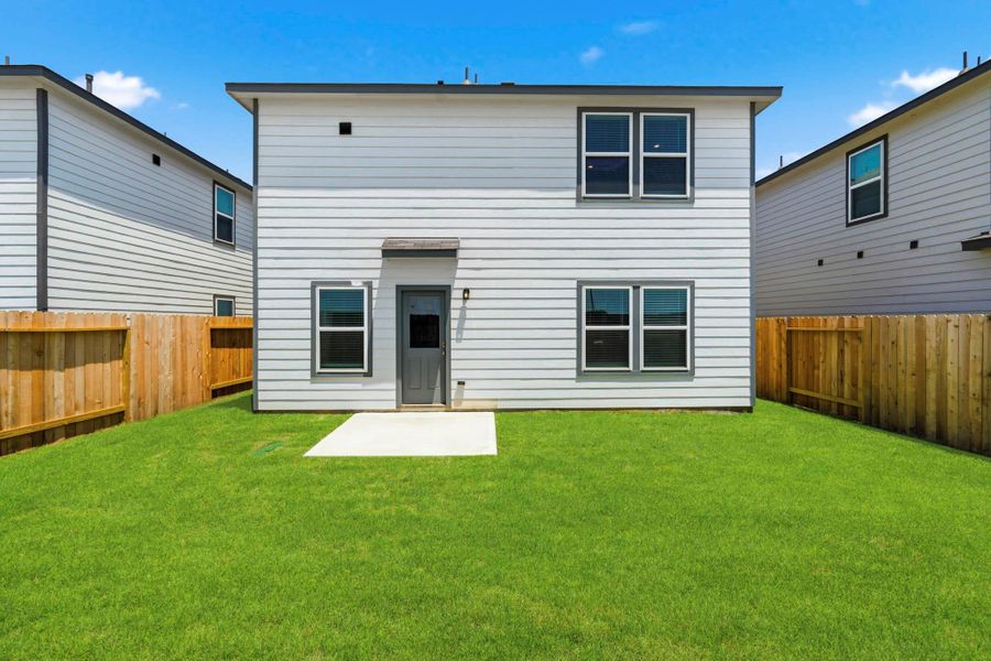 Exterior details and patio area of a home in Katy Reserve, Katy (Image 15).
