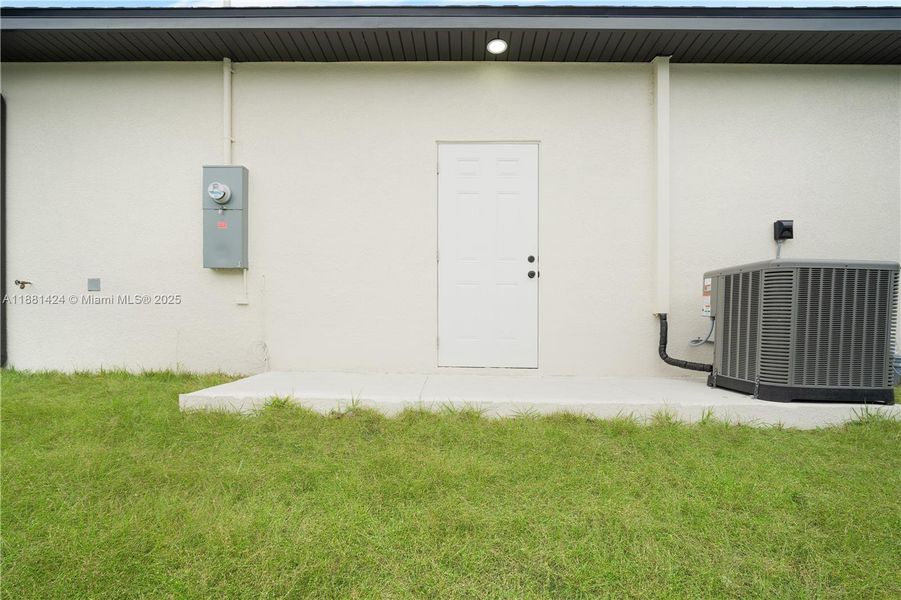 Exterior details and patio area of a home in , Port Charlotte (Image 22).