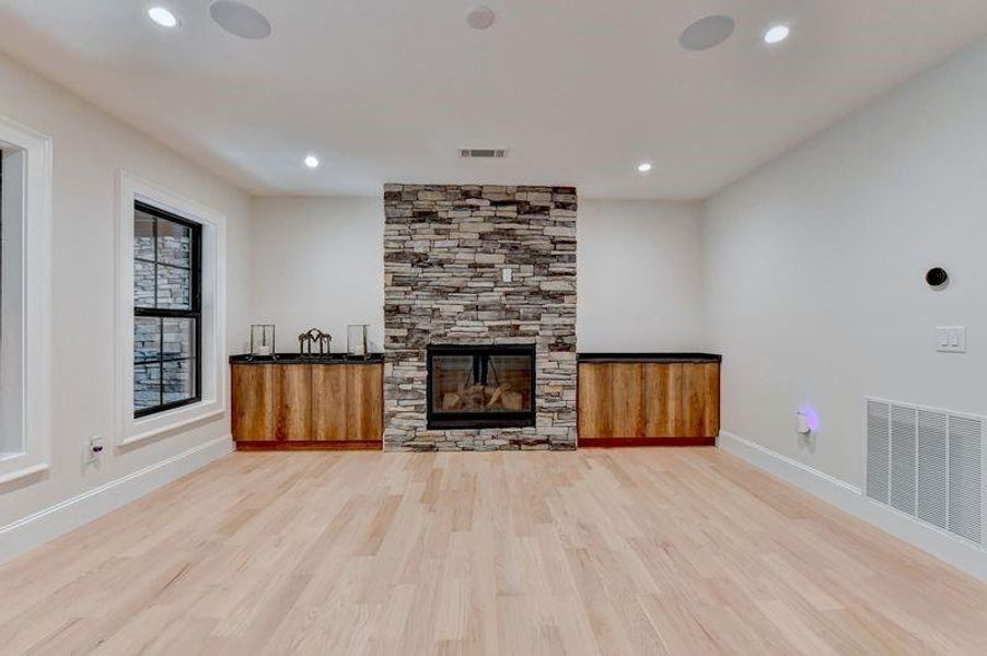 Spacious, unfurnished interior of a new home in , Gainesville (Image 20).