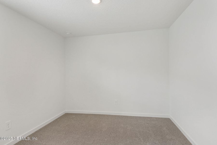 Spacious, unfurnished interior of a new home in Azalea Creek, Jacksonville (Image 17).