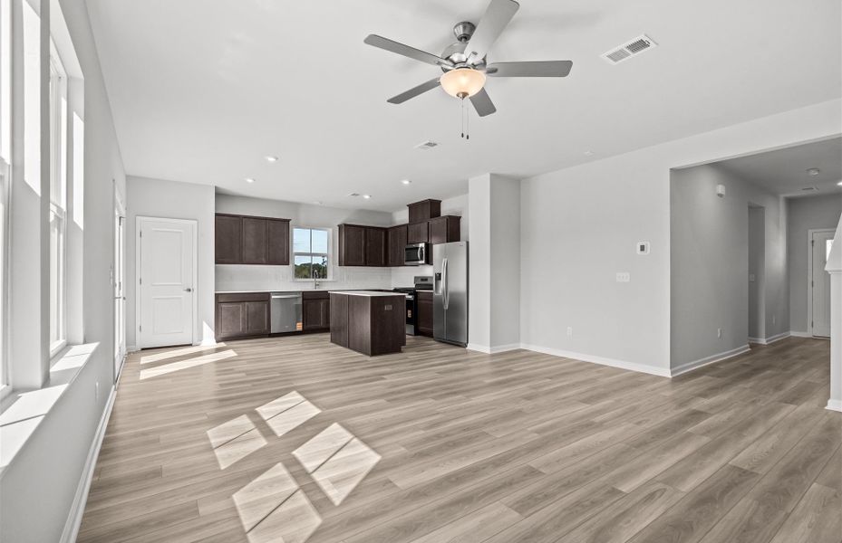 Spacious, unfurnished interior of a new home in Crestview, Spartanburg (Image 30).