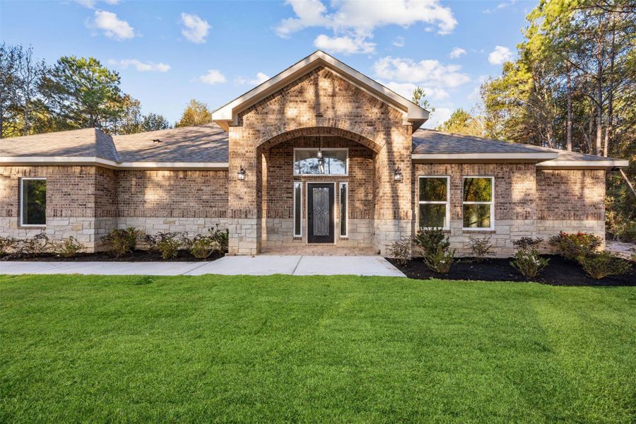 Large covered front entry. Large covered front entry.