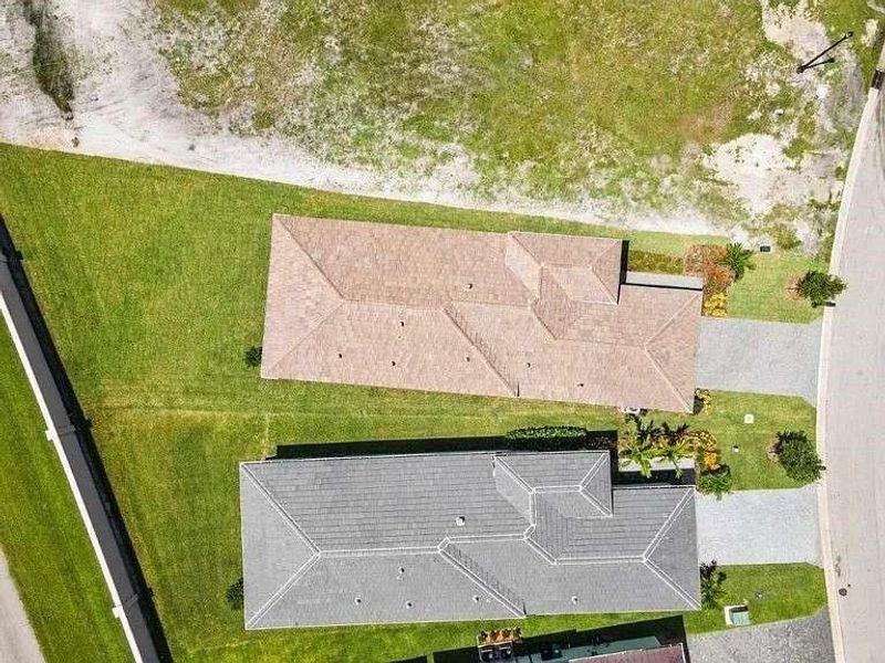 Exterior details and patio area of a home in , Port St. Lucie (Image 4).