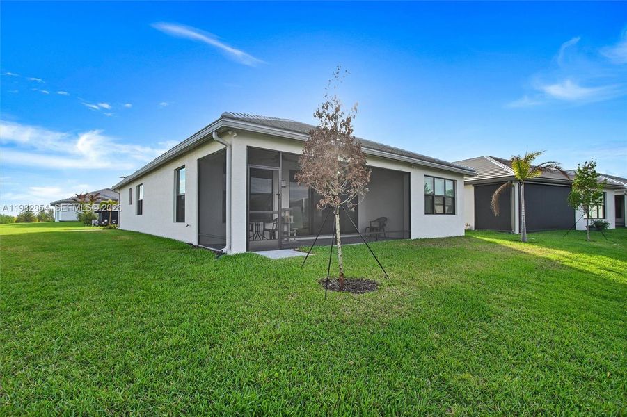 Exterior details and patio area of a home in , Port St. Lucie (Image 19).