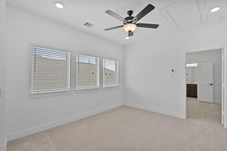 Spacious, unfurnished interior of a new home in Sienna 45's, Missouri City (Image 7).