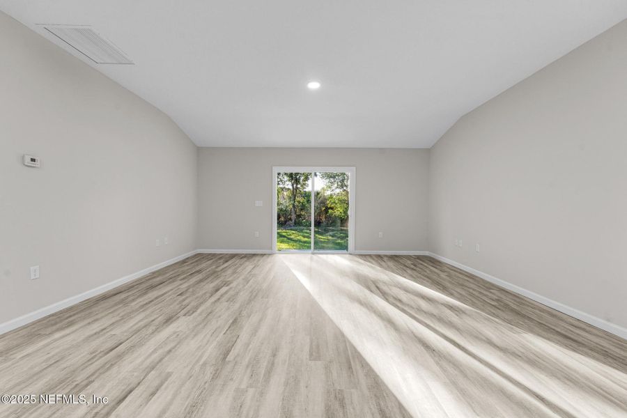Spacious, unfurnished interior of a new home in , Jacksonville (Image 31).