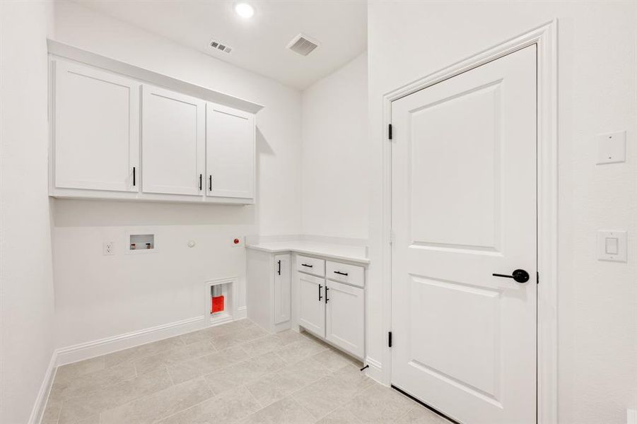 Furnished interior view inside a new home in Meraki, Forney (Image 10).