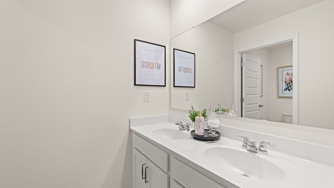 Representative interior finishes for a home built from the HAYDEN Express by D.R. Horton in WillowBrook, Winder (Image 21).