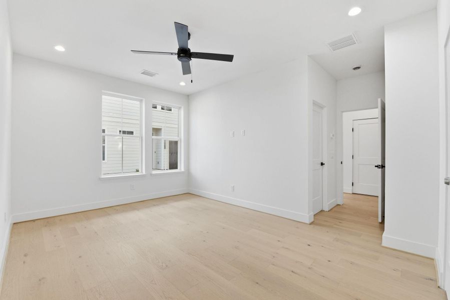 Spacious, unfurnished interior of a new home in , Houston (Image 22).