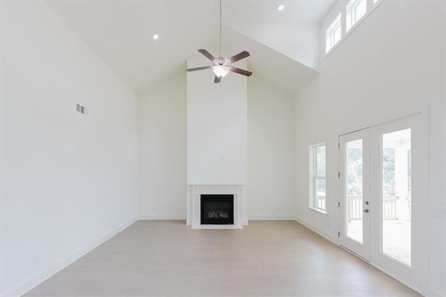 Spacious, unfurnished interior of a new home in , Gainesville (Image 22).