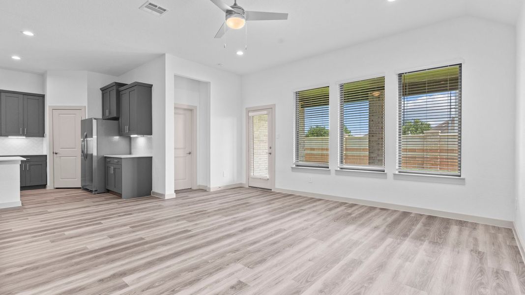 Spacious, unfurnished interior of a new home in Alexander, Pearland (Image 11). Spacious, unfurnished interior of a new home in Alexander, Pearland (Image 11).