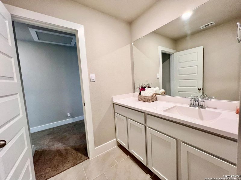 Furnished interior view inside a new home in Brookstone Creek, San Antonio (Image 20). Furnished interior view inside a new home in Brookstone Creek, San Antonio (Image 20).