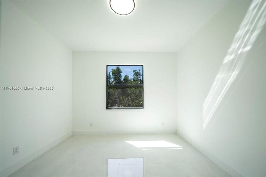 Spacious, unfurnished interior of a new home in , Lehigh Acres (Image 15).