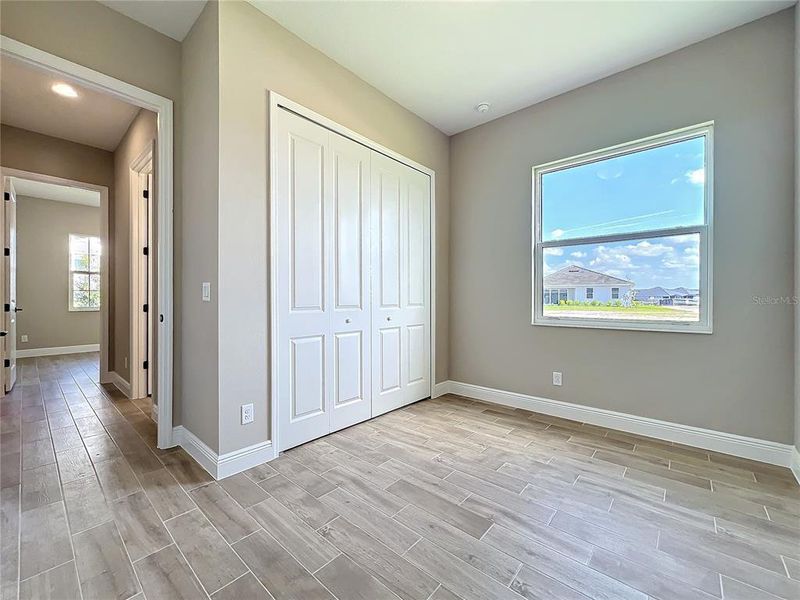 Spacious, unfurnished interior of a new home in Watercolor Place, Bradenton (Image 69).