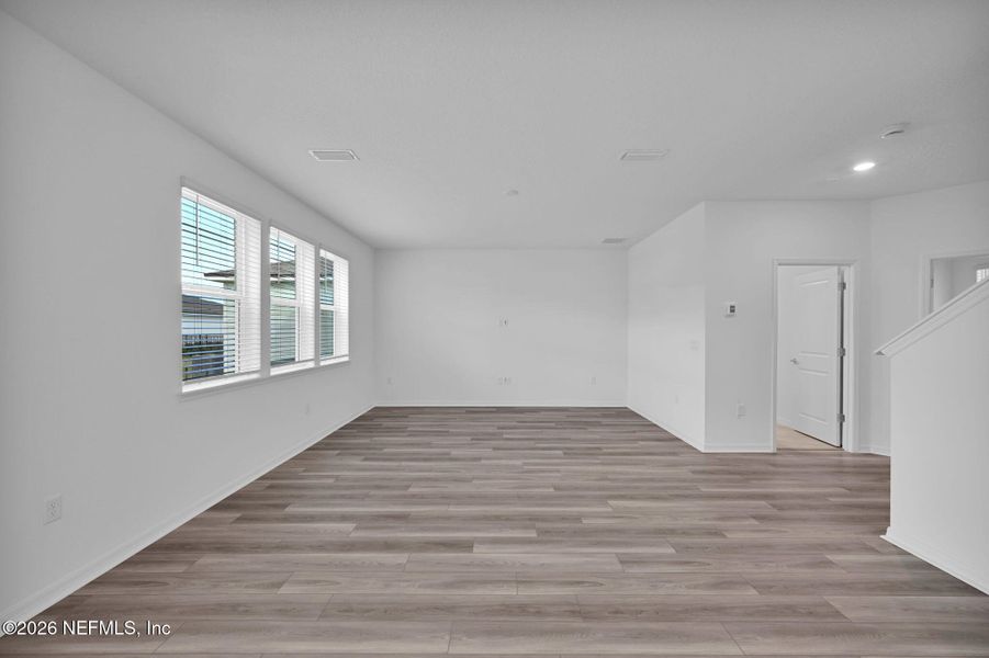 Spacious, unfurnished interior of a new home in Hyland Trail, Green Cove Springs (Image 17).