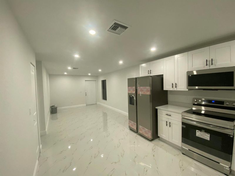 Spacious, unfurnished interior of a new home in , Indiantown (Image 29).