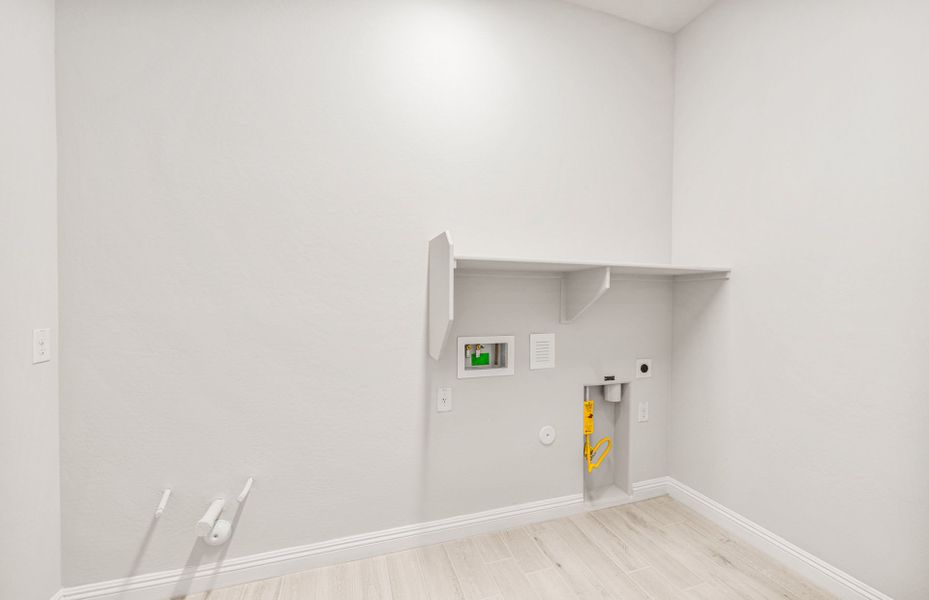 Spacious, unfurnished interior of a new home in Artisan at Asante, Surprise (Image 25).
